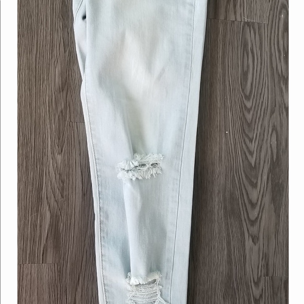 Urban chic skinnies light wash